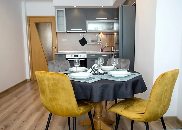 Bright & Comfy 1br Flat In Levski District - By Flat Mаnаger Apartamento